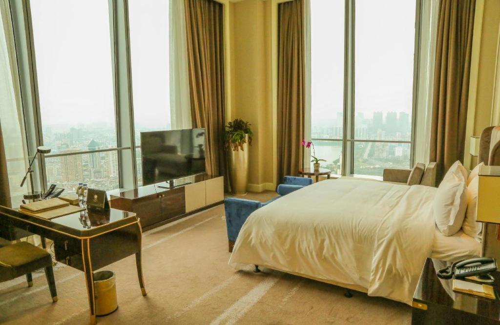 Ming Du Lakeside Hotel Nanning Exterior photo
