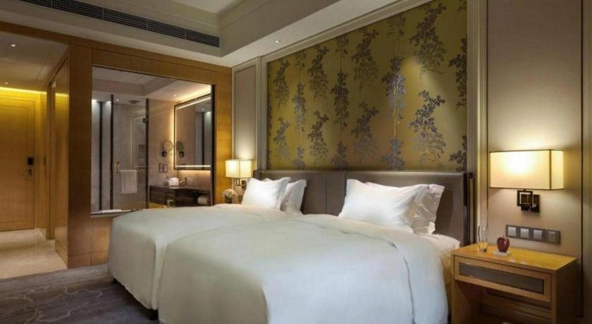 Ming Du Lakeside Hotel Nanning Exterior photo