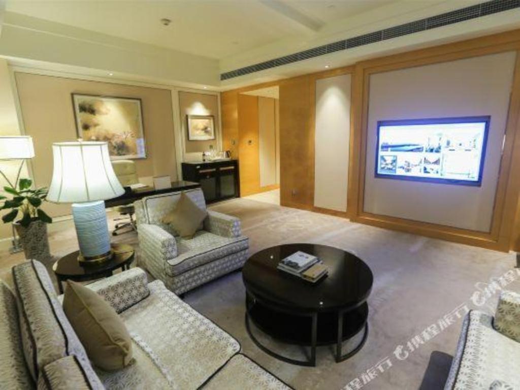 Ming Du Lakeside Hotel Nanning Exterior photo